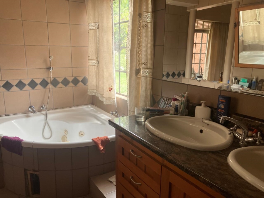 5 Bedroom Property for Sale in Roodekopjes Ah North West